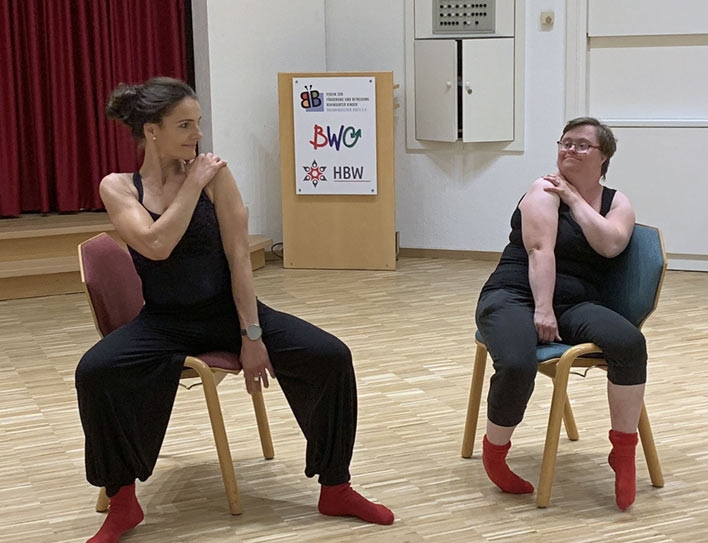 Tanzpdagogin Hiltrud Grbling (li.) und eine Tnzerin des Ensembles ARTsider