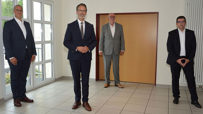 Frisch gewhlt: Mario Scheidt (2. von links) ist neues stellvertretendes Vorstandsmitglied. Daneben Dirk Steinbach und Frank Grebe vom Vorstand und Brgermeister Frank Helmenstein (von links).