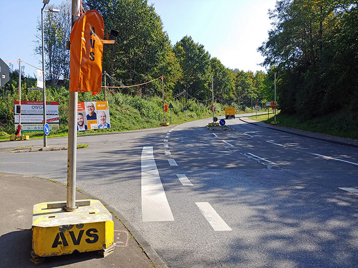 Eine provisorische Ampelanlage soll kurzfristig den Unfallschwerpunkt an der Einmndung Oberwiehler Strae/Ohlerhammer entschrfen. Foto: Stadt Wiehl