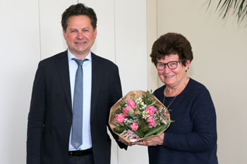 Marie-Luise Wasser war seit 1995 Ortsbeauftragte in Morkepütz. Bürgermeister Ulrich Stücker dankte bei der Verabschiedung für ihr Engagement. Fotos: Christian Melzer