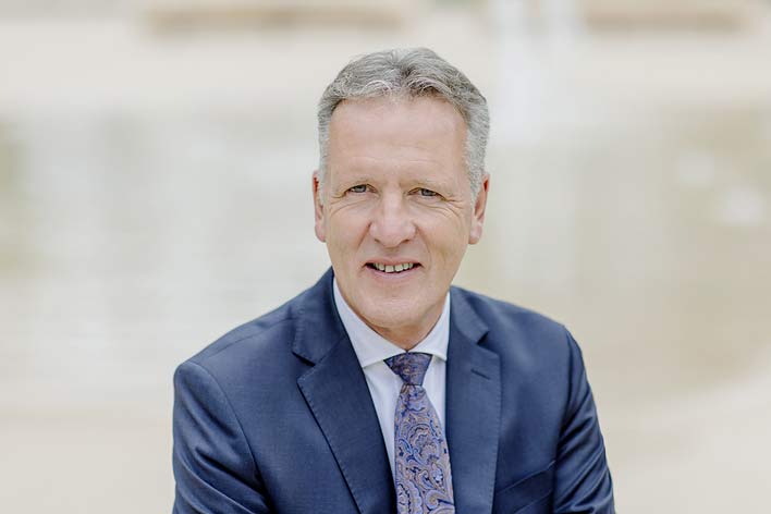 Ingo Stockhausen ist seit 25 Jahren im Vorstand der Volksbank Oberberg. Foto: Katharina Hein
