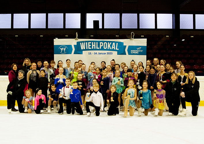 18 Podiumspltze, vier Gold-Platzierungen und viele weitere gute Resultate konnten die jungen Wiehler Eiskunstluferinnen und -lufer erzielen. Fotos: Christian Melzer